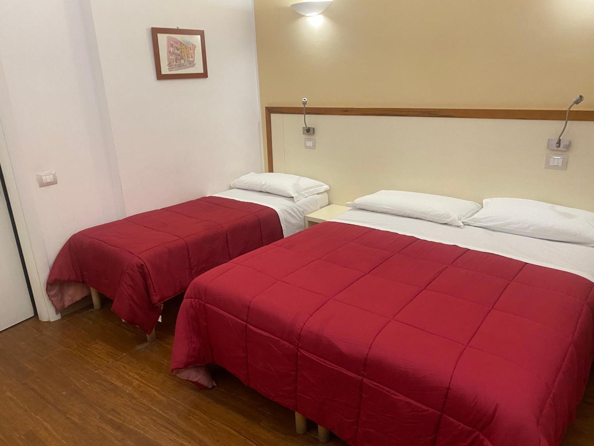 קליארי Hotel Dedoni מראה חיצוני תמונה