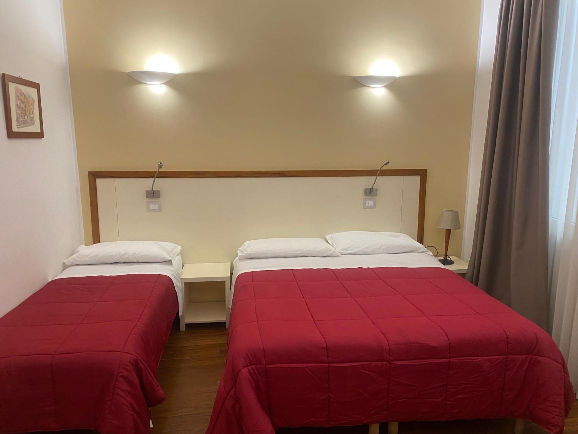 קליארי Hotel Dedoni מראה חיצוני תמונה