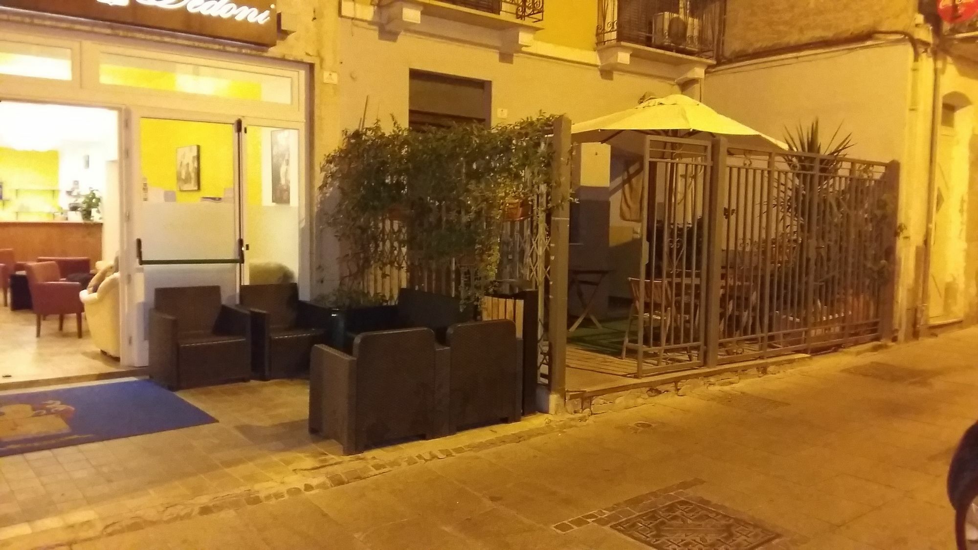 קליארי Hotel Dedoni מראה חיצוני תמונה