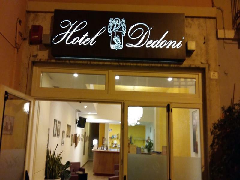 קליארי Hotel Dedoni מראה חיצוני תמונה